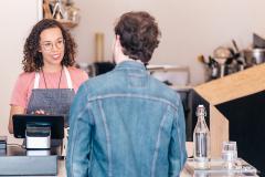 Choisir une commerce franchisé ou associé dépendra de votre projet et de votre business plan. © Matthew Henry Commerce associé et franchise : quelles différences ?