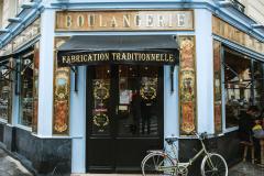 Une vitrine de boulangerie