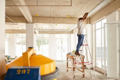 La rénovation d’un local commercial est une étape stratégique, que ce soit pour créer une nouvelle activité ou redonner un coup de frais à un point de vente existant. © AJ_Watt - Getty images