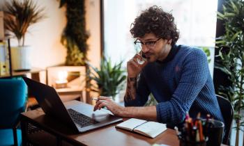 Vous pouvez être soumis à des autorisations si vous souhaitez transformer votre logement en bureaux. © Anchiy - Getty images