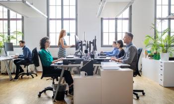Déclaration préalable, permis de construire… la division de locaux commerciaux pour nécessiter des autorisations d’urbanisme. © alvarez – Getty Images