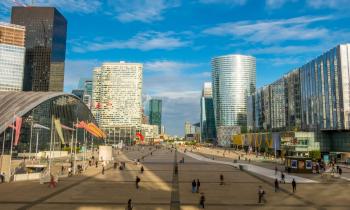 Immobilier de bureau : 3 transactions à plus de 100 millions d’euros au 1er trimestre 2025. © G-o-o-d-M-a-n – Getty Images