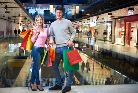 Les centres commerciaux génèrent 27 % des dépenses commerciales en France