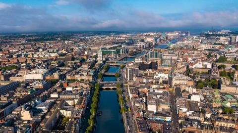 La demande de bureaux a connu une hausse notable de 61 % à Dublin sur les 6 premiers mois de 2024. © 21AERIALS - Getty images