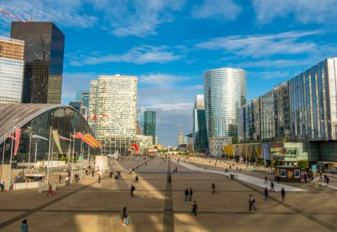 Immobilier de bureau : 3 transactions à plus de 100 millions d’euros au 1er trimestre 2025. © G-o-o-d-M-a-n – Getty Images
