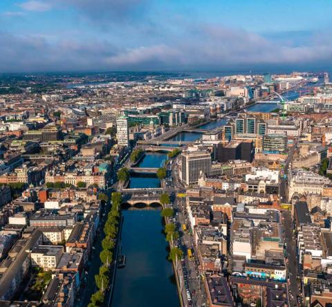 La demande de bureaux a connu une hausse notable de 61 % à Dublin sur les 6 premiers mois de 2024. © 21AERIALS - Getty images